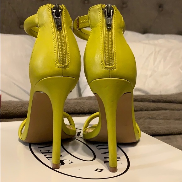 Women Heels - Picture 4 of 5